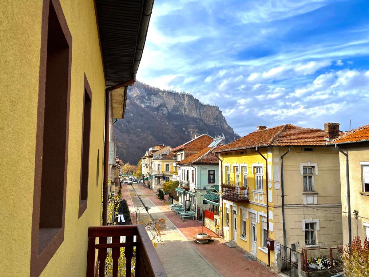 Апартаменти За Гости ,,Friends" Teteven Exterior photo