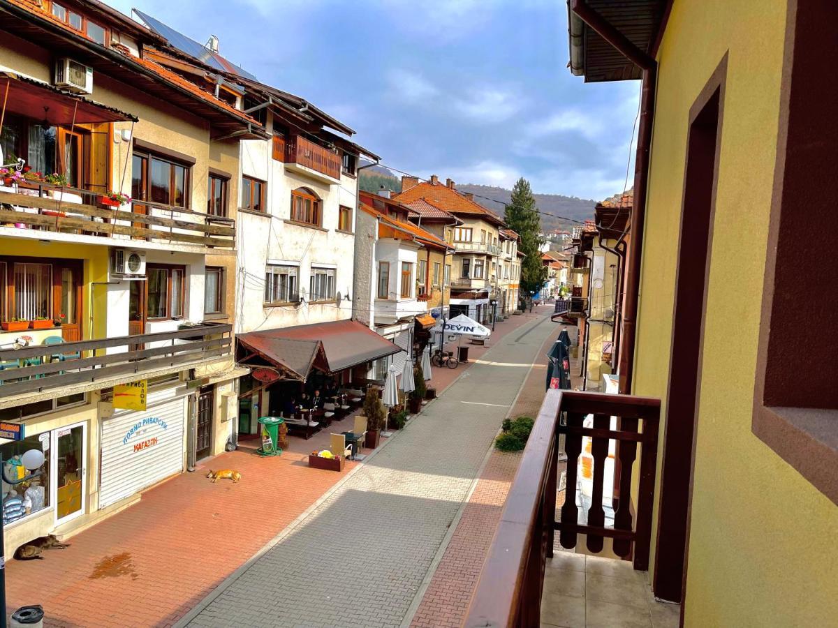 Апартаменти За Гости ,,Friends" Teteven Exterior photo
